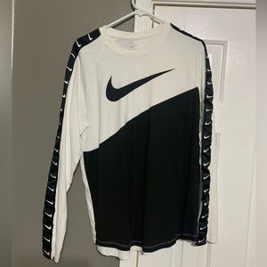 Nike long sleeve swoosh down sleeves pattern